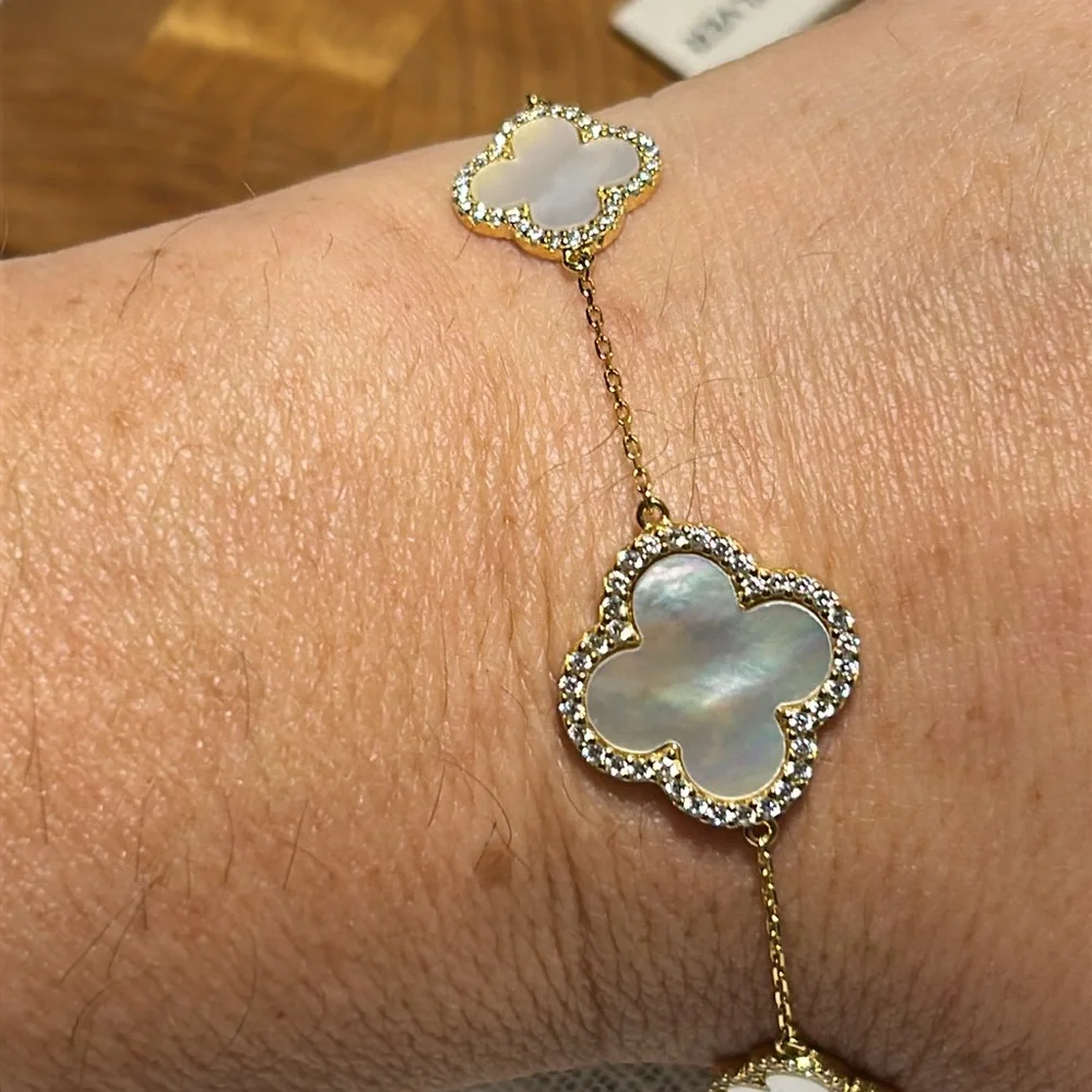 NWT Rachel Zoe gorgeous bracelet mother of pearl clover bracelet
